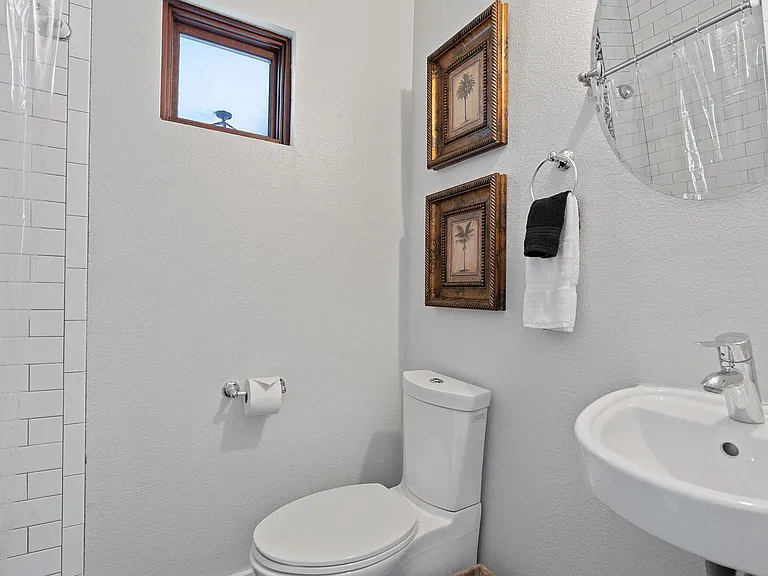 1900 Ullrich Ave — Photo 23