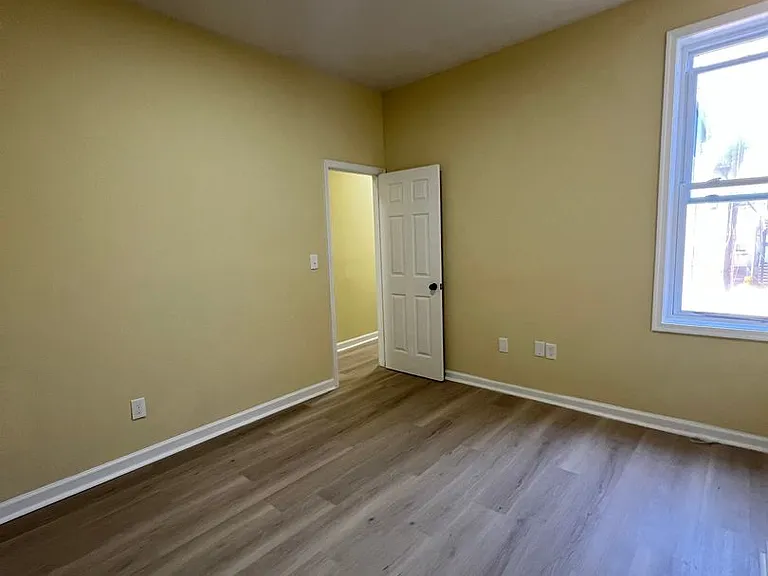 1725 Druid Hill Ave — Photo 11