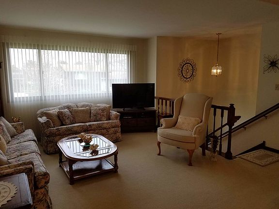 3rd image of 623 Parkshore Dr