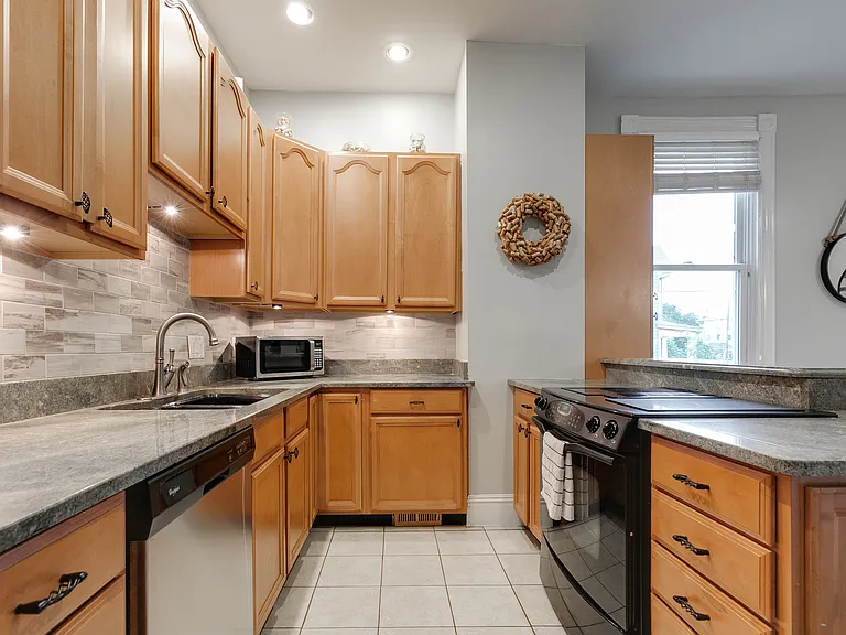 426 Chimborazo Blvd — Photo 12