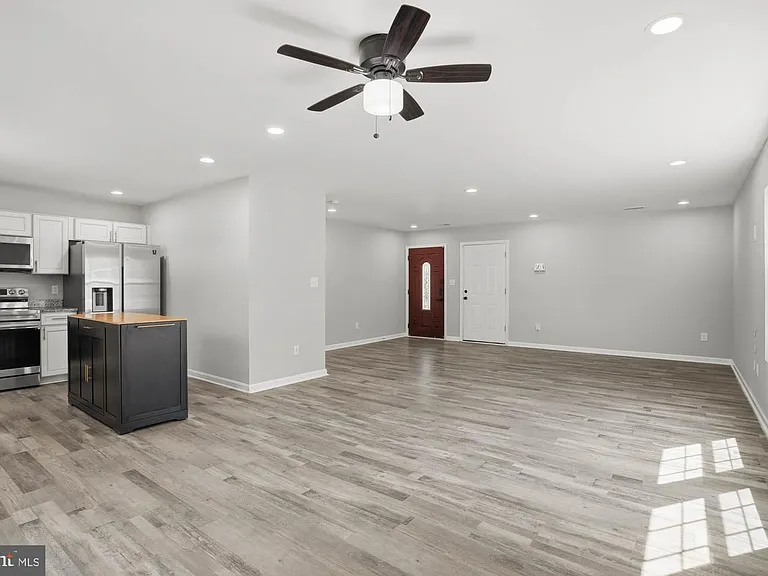283 Shorewood Dr — Photo 9