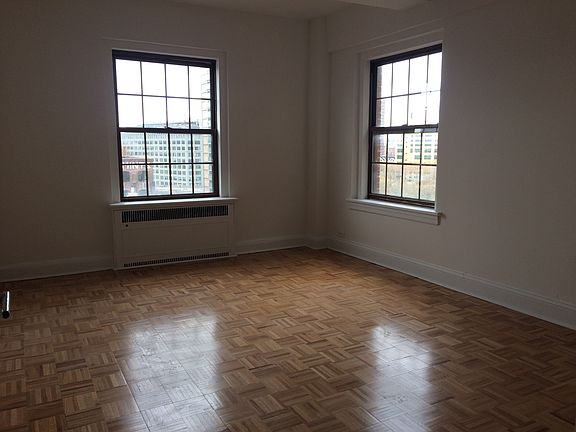 3rd image of 50 Henry St #10J