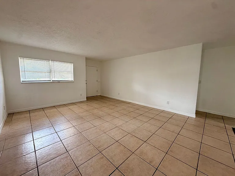 1235 Alcazar St — Photo 3