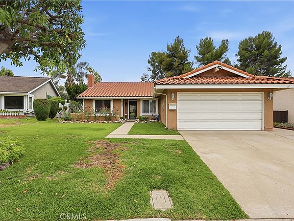 2nd image of 1388 Avenida Loma Vis