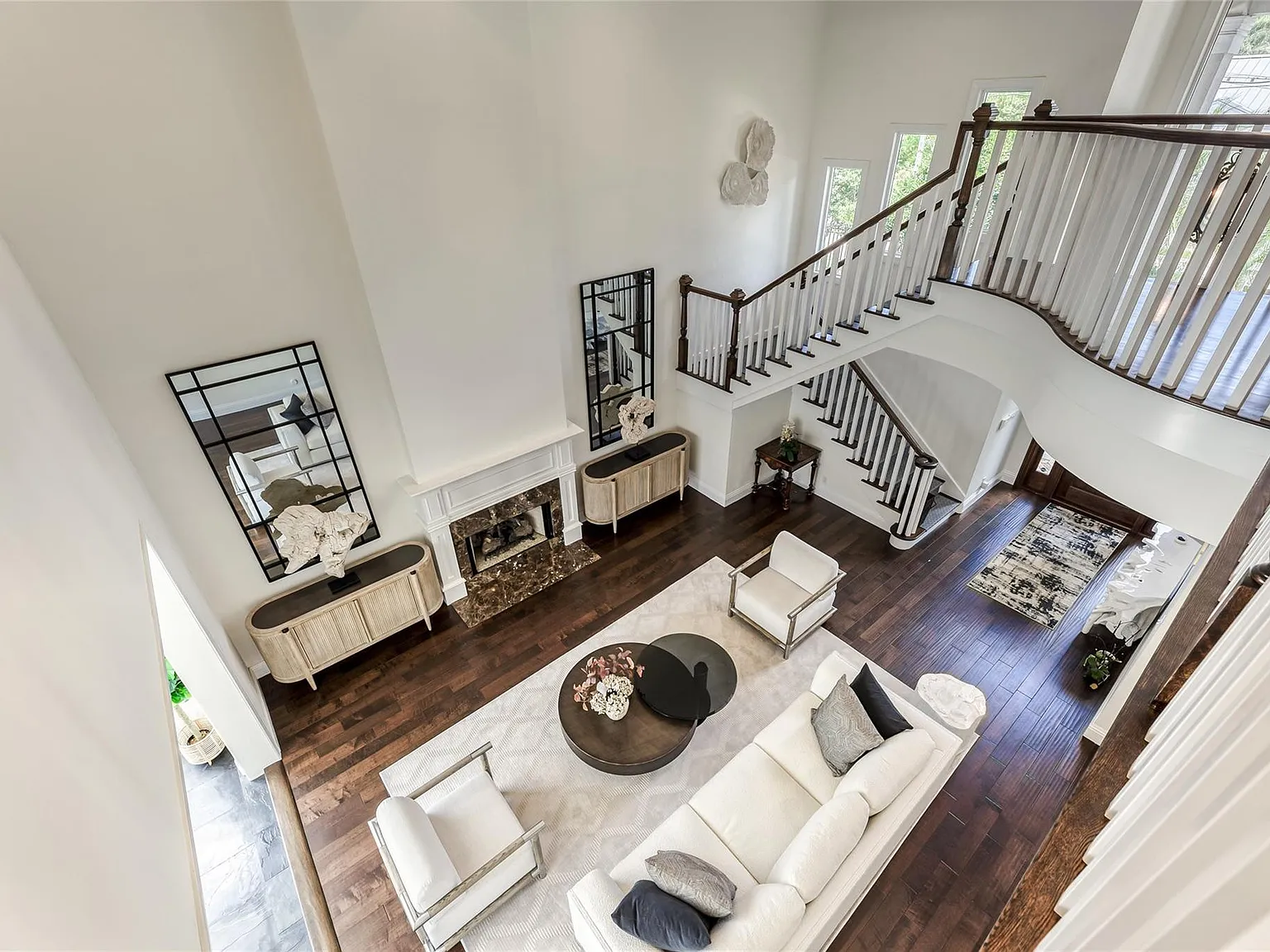 4 bed, 4.5 bath, 3713 sqft, $25,000 — Photo 2