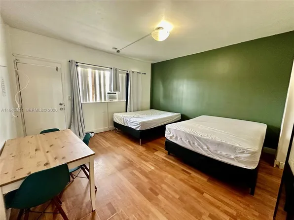 26 Diplomat Pkwy #2368, Hallandale, FL 33009