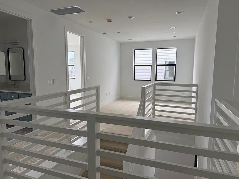 2320 Bayside Ave — Photo 11