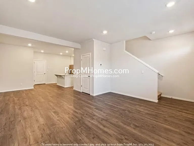 884 N 18th Ave — Photo 4