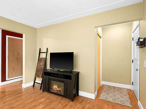 3rd image of 2604 Hagberg St