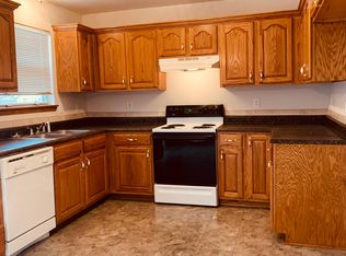 527 N Foxridge Dr, Raymore, MO 64083