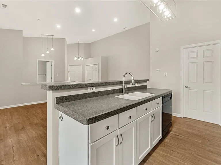 2400 Dominion Dr #3E — Photo 11