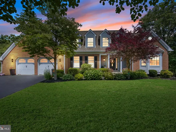 6 Valley Cir, Doylestown, PA 18901