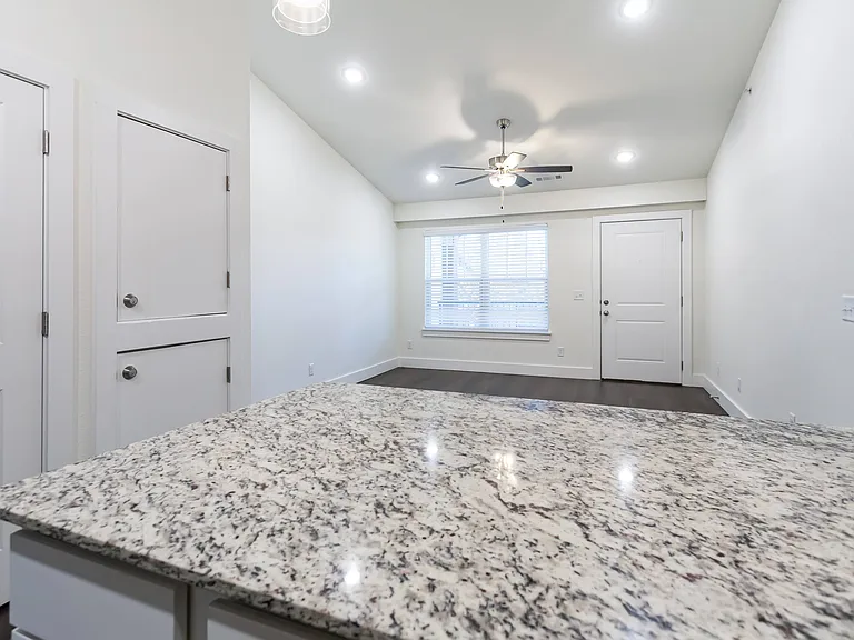 The Lakewood House Apartments — Photo 34