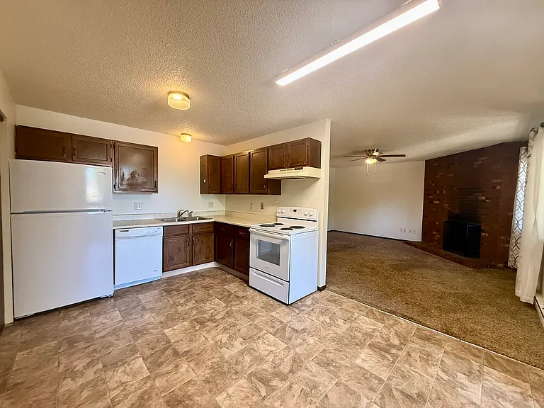 114 Juniper Pl #D — Photo 3