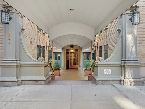 325 West 45th Street image 8 of 11