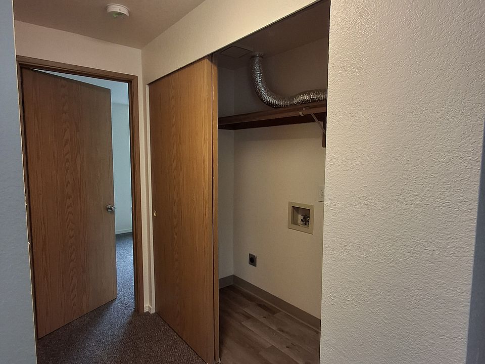 Some units come with a w/d hookup. Otherwise this closet is used for storage without hookups in it.