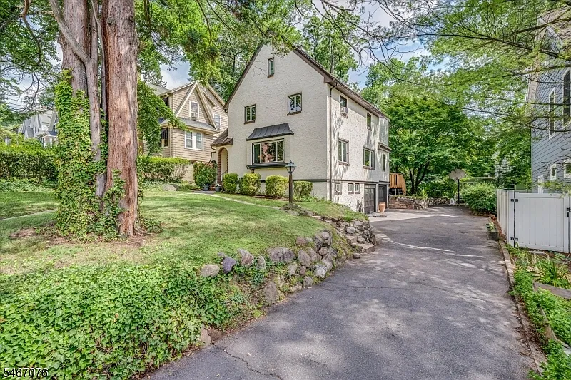4 bed, 4.5 bath, $6,800 — Photo 2