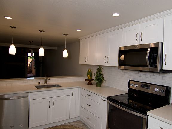 2nd image of 3913 Hills Ct