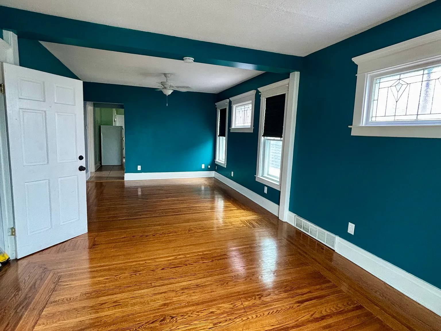 2 bed, 1.5 bath, 1000 sqft, $1,600 — Photo 2