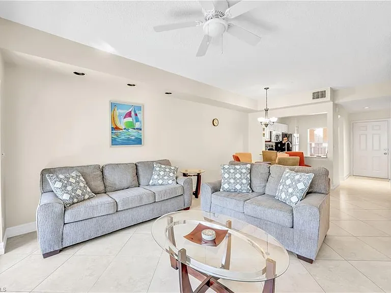 1044 Woodshire Ln #B211 — Photo 9