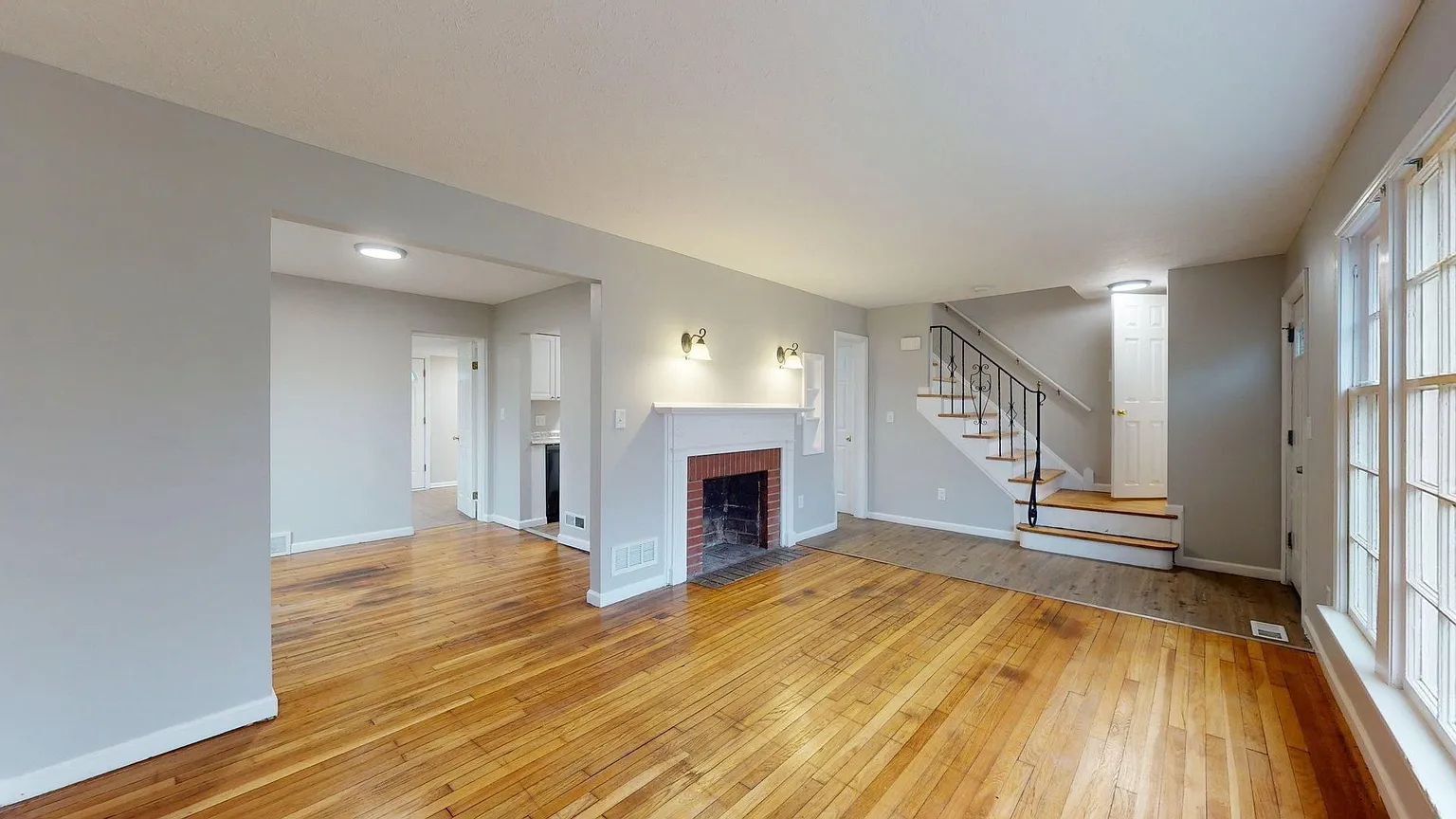 18004 North Blvd photo 1