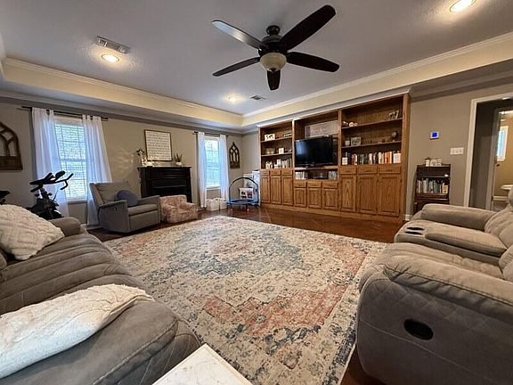 4th image of 105 Woodson St