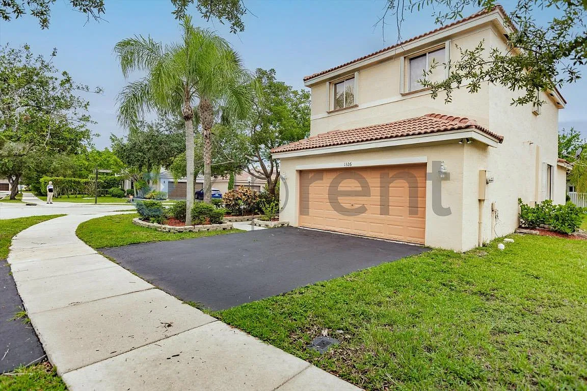 4 bed, 2.5 bath, 2282 sqft, $4,595 — Photo 2