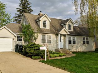 711 Pfingsten Rd, Glenview, IL 60025