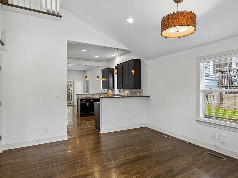 1011 Bate Ave — Photo 7