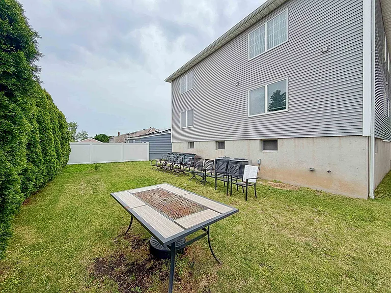 20 Franklin Ave — Photo 15
