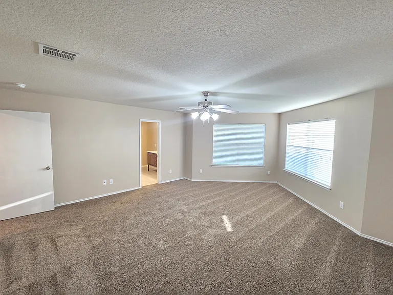 8138 Mossberg Dr — Photo 28