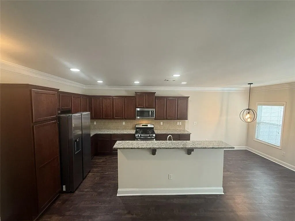 3 bed, 2.5 bath, 2274 sqft, $2,600 — Photo 2