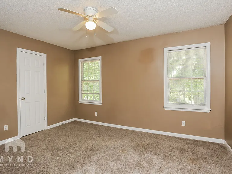 2574 Overlake Dr — Photo 16