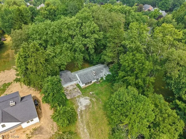 8658 Riverview Rd, Brecksville, OH 44141