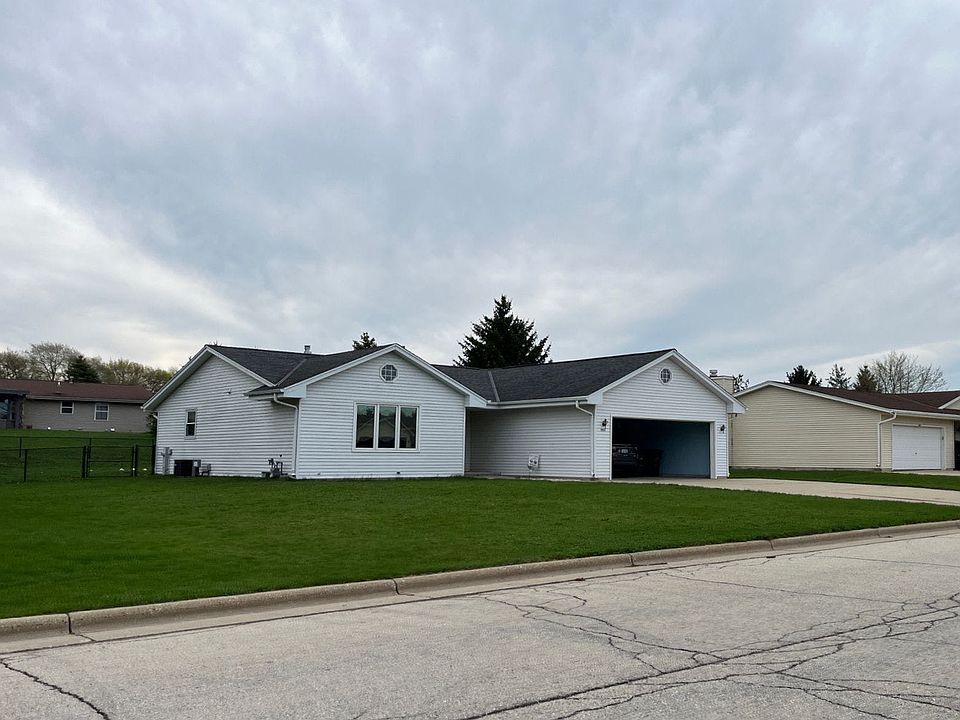 403 Brookstone Dr Waterford WI 53185 Zillow