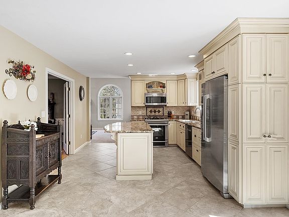 5th image of 2 Watercrest Drive