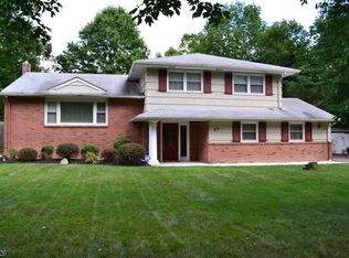 27 Mitchell Rd, Parsippany, NJ 07054