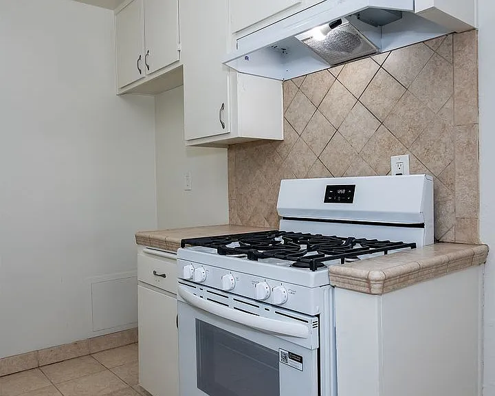 5851 Hazeltine Ave. — Photo 20