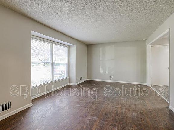 2nd image of 10415 Wallace Ave