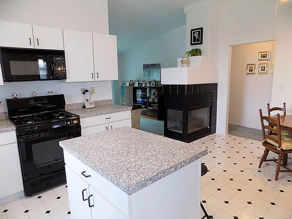 3rd image of 1145 Hawthorne Ln #1145