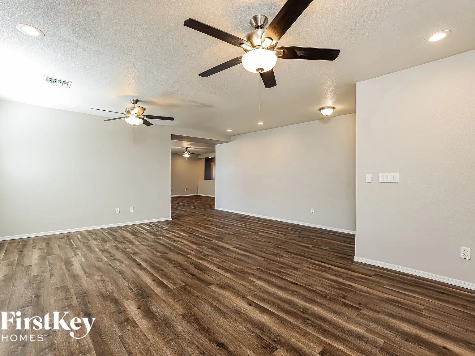 3 bed, 2.0 bath, 1990 sqft, $2,610 — Photo 3