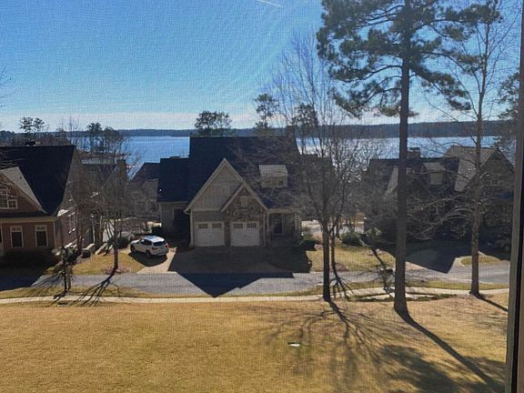 3rd image of 180 Glynmere Dr