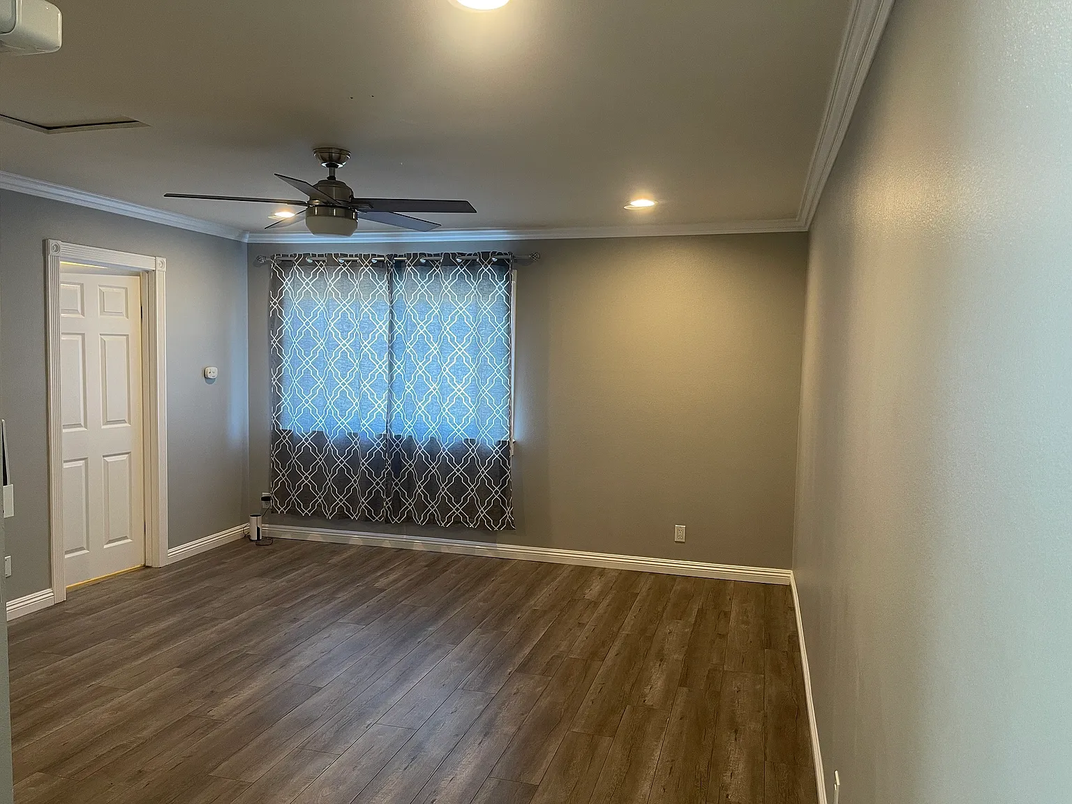 Studio, 400 sqft, $1,800 — Photo 4