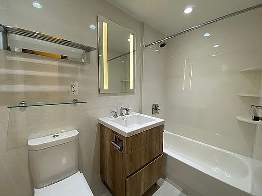 5th image of 123 E 54th St APT 6c