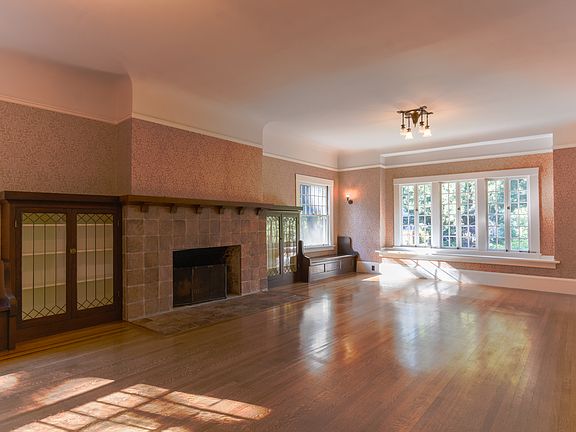 Oversize Living room and Dining Room