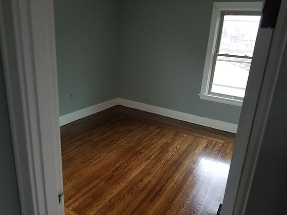 4th image of 1842 Avonlea Ave