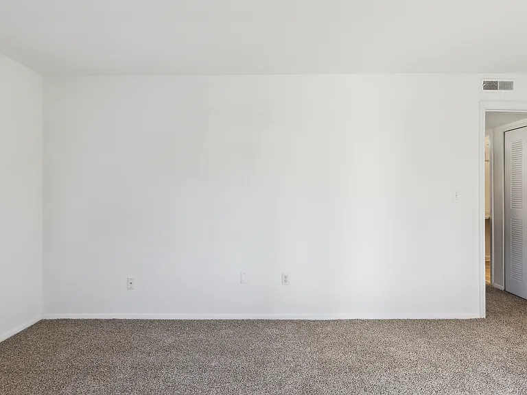 Fairway Club Apartments — Photo 61