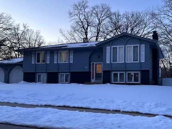 3rd image of 121 Chaparral Dr
