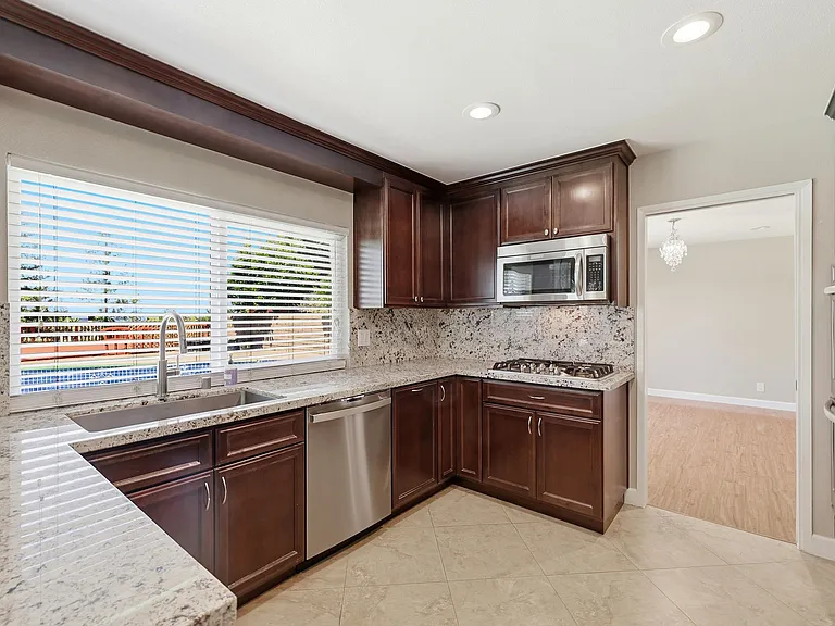 181 Piazza Way — Photo 13