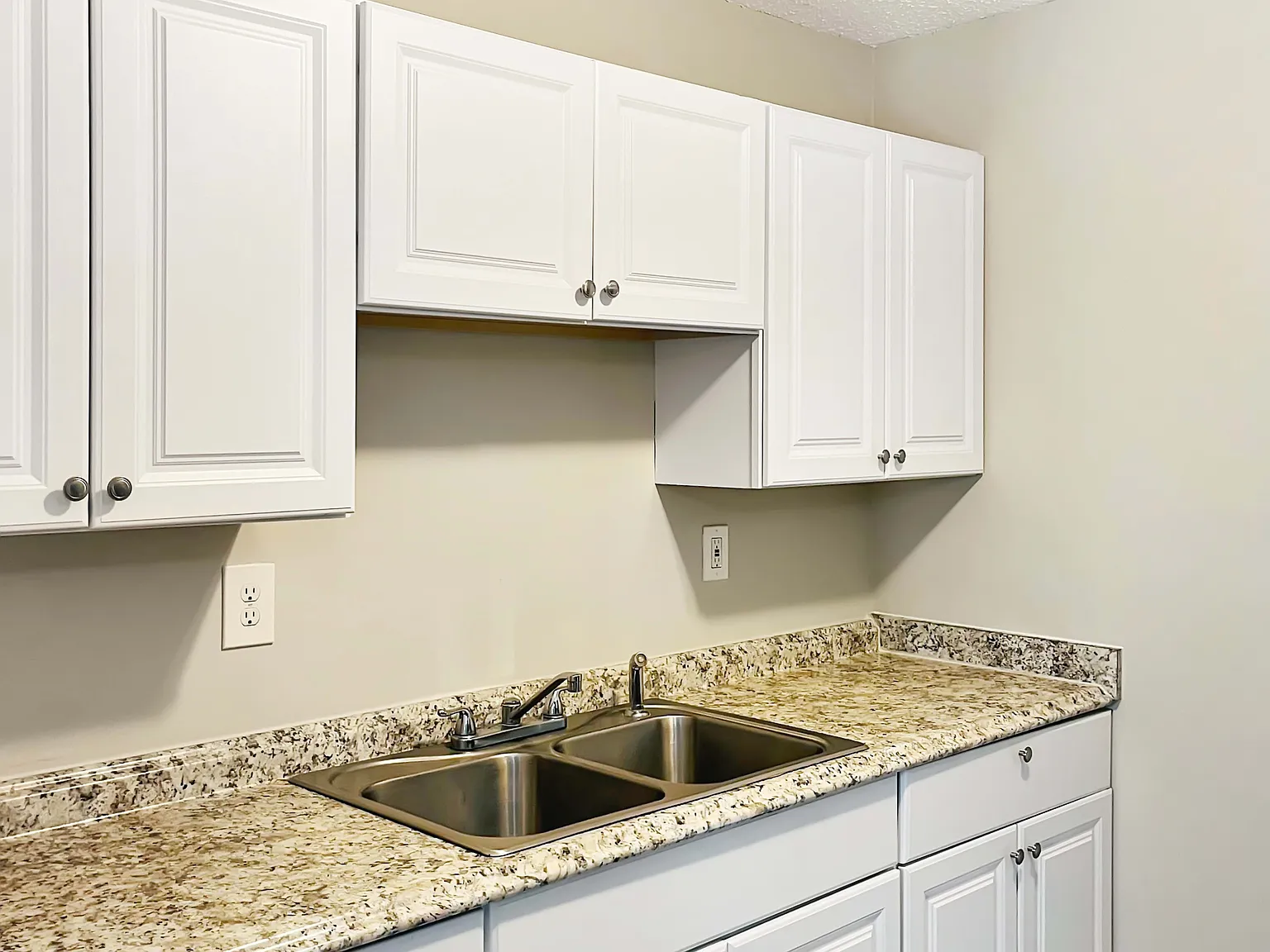 3 bed, 1.5 bath, 1185 sqft, $1,875 — Photo 2